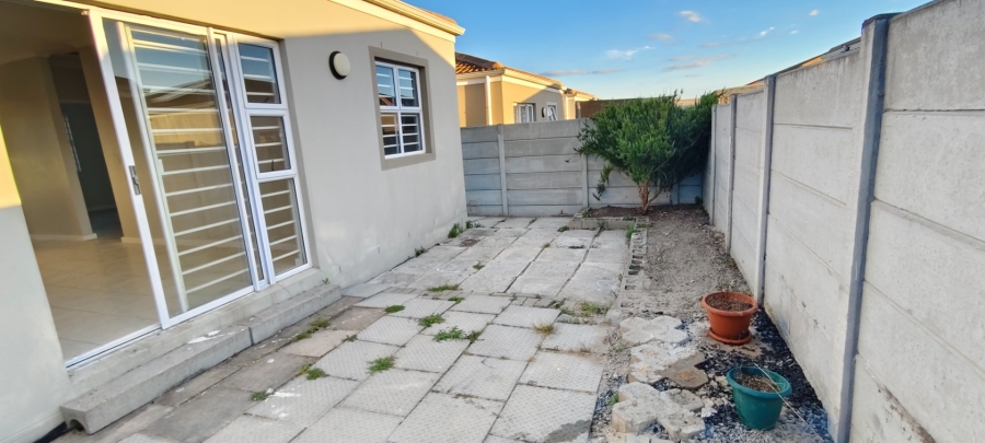 2 Bedroom Property for Sale in Strandfontein Village Western Cape